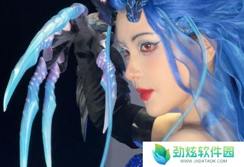 LPL女主持Rita扮演龙王敖闰，妆造还原太吸睛，想和她做个交易吗？
