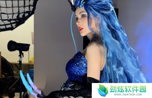 LPL女主持Rita扮演龙王敖闰，妆造还原太吸睛，想和她做个交易吗？