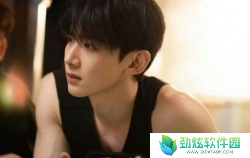 《难哄》看懂桑延陪温以凡玩4年游戏，才猛然发现，他的爱究竟有多深