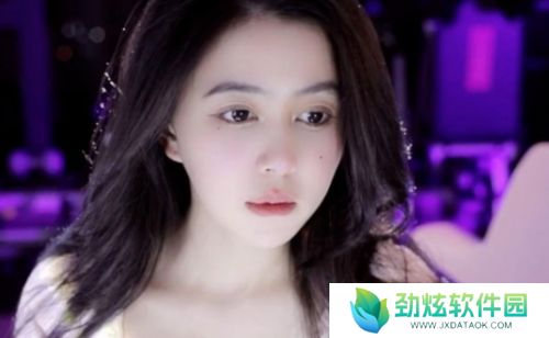 女主播遭榜一大哥提无理要求，当场拒绝后泪崩，称自己是有底线的
