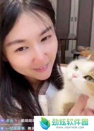 古早LOL女主播罕见开播，原以为会受网友欢迎，不料却被嫌弃年纪大