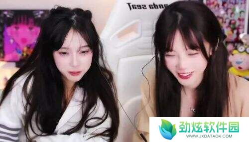 艾琳直播上称测体重，无意间曝光房间布置，网友：乱得没处下脚了