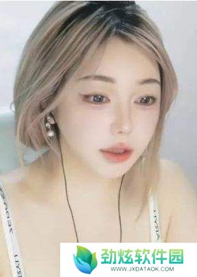 刘飞儿自曝有大哥私信自己，称要把聊天发给大哥老婆，网友：太损了